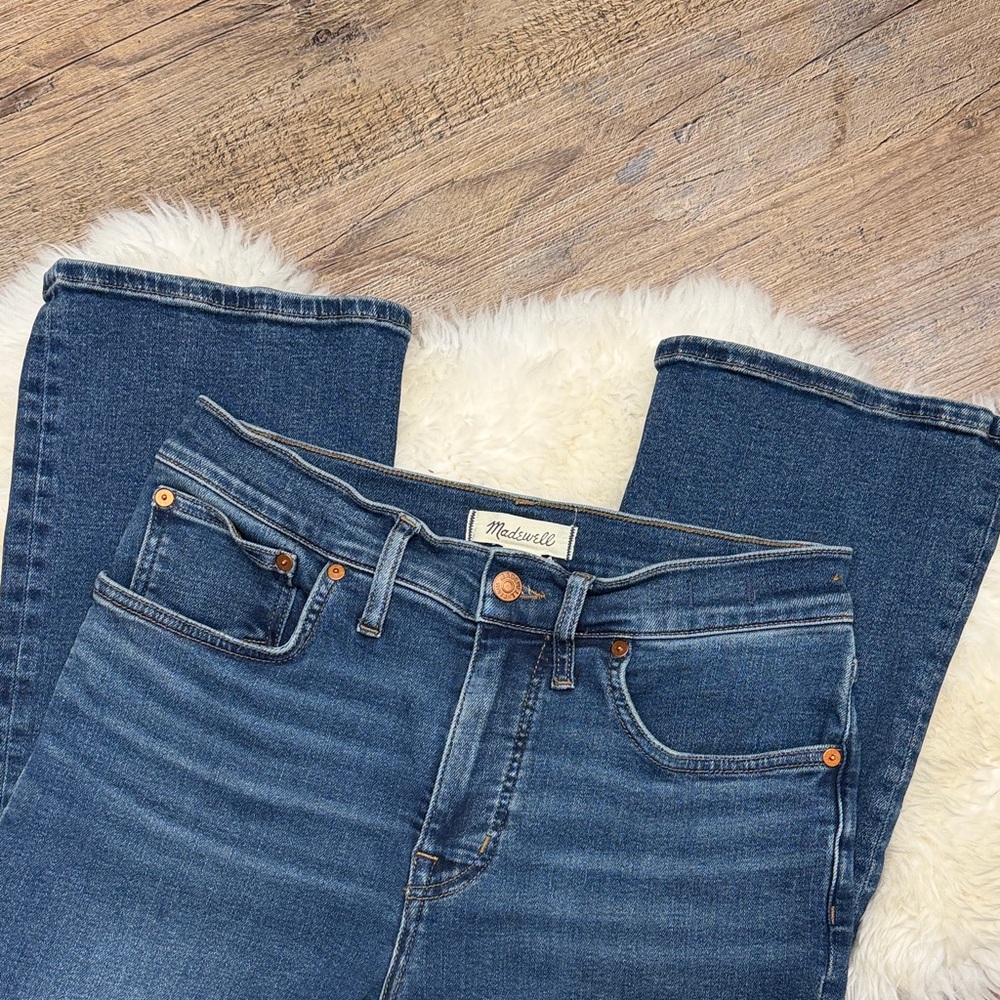Madewell women’s mid-rise kick out Jeans - Dark Blue Wash size 28T